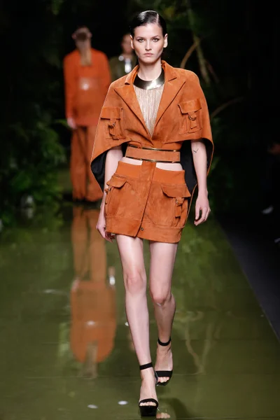 Look 10